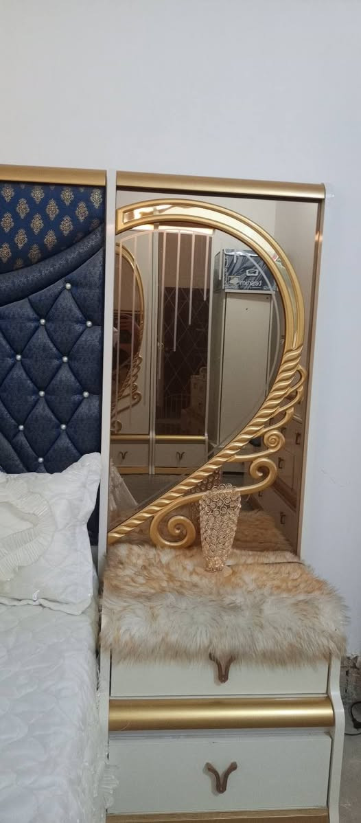 سلام عليكم غرفه نوم تركيه 8قطع ويه دوشك جربايه جديد بيها ضرر بسيط نضافتهه 80 ل سعر مليون /150بيها مجال بسيط مكان فلوجه رقم تواصل (***********)رقم الاتصال

