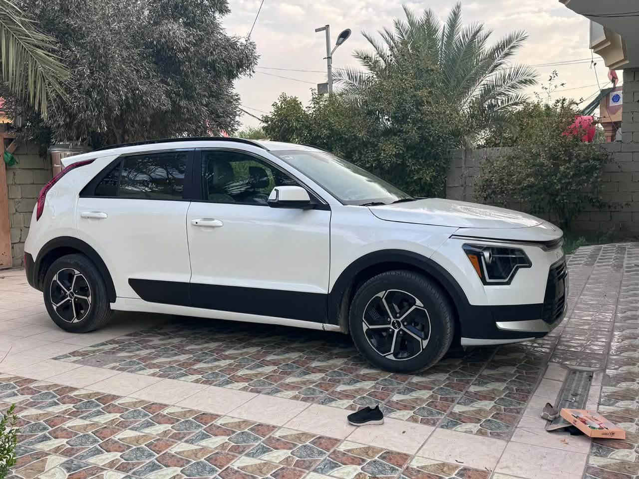 السلام عليكم كيه نيرو 2024 بدون صبغ بدون تبديل فقط الدعاميه الصور موجوده مال الحادث كير محرك تخم تاير صدر جديد  محرك 1600 هايبرد  السعر 145  مجال بصيط  ( ***********)
