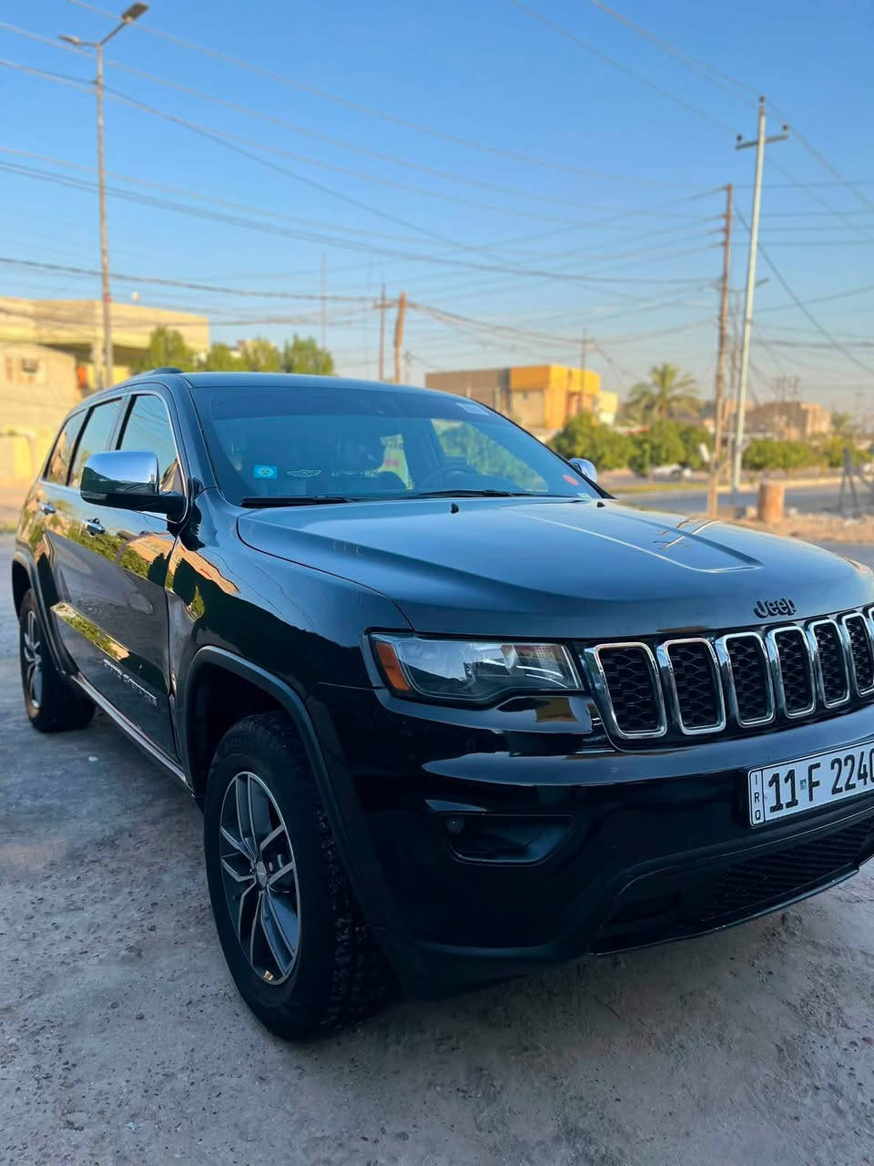 السلام عليكم جيب  ليمتدد موديل 2018رقم بغداد الجديد تحويل ثاني يوم بسمي محرك 3600 حادثها جاملغ وبنيد بدون دواخل شرط الفحص فول مواصفات عدا الفتحة بصمة تشغيل عن بعد جنطة كهرباء كشنات جلد وكهرباء تدفئة كشنات رادارات ويل كب 18 وباقي المواصفات المعروفة السيارة جديدة وجاهزة دينار متصرف عليها للبيع فقط السعر180 ورقة بيها مجال بسيط جدآ للاستفسار *********** مكاني حله

