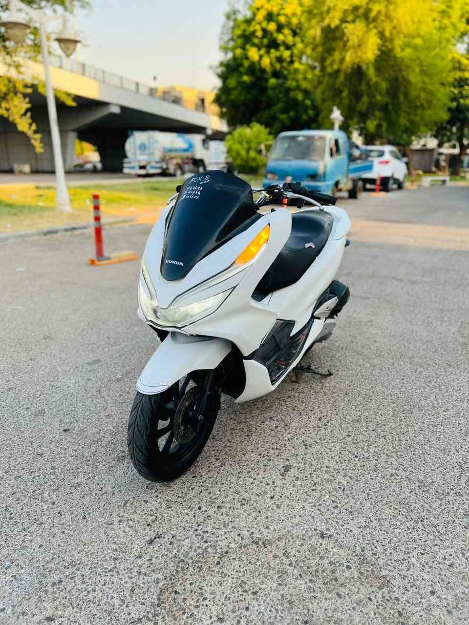 السلام عليكم للبيع PCX ياباني JF 
دراجه برغي ممفتوح بيه مكينه خرسه ناعمه فوول ماشية 47 الف حقيقي شلعة معدل اتخبل حساس ازدحام A استان حساس  كهربائيات كله شغاله 
السعر مليون 900 وبيه مجال عنواني بغداد للاستفسار *********** فقط اتصال
