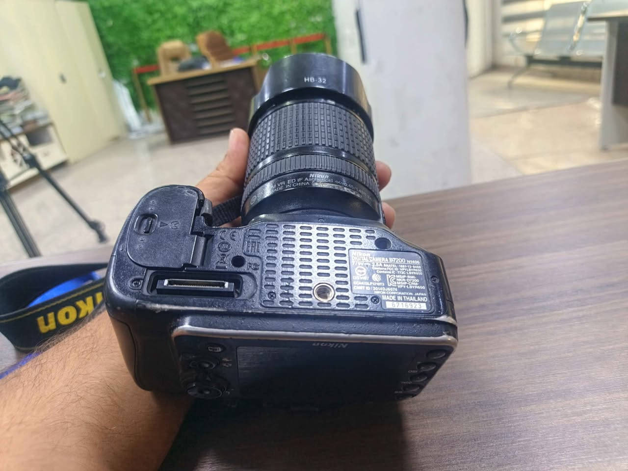 نيكون D7200 • شاشة مكسورة • ملحقات
