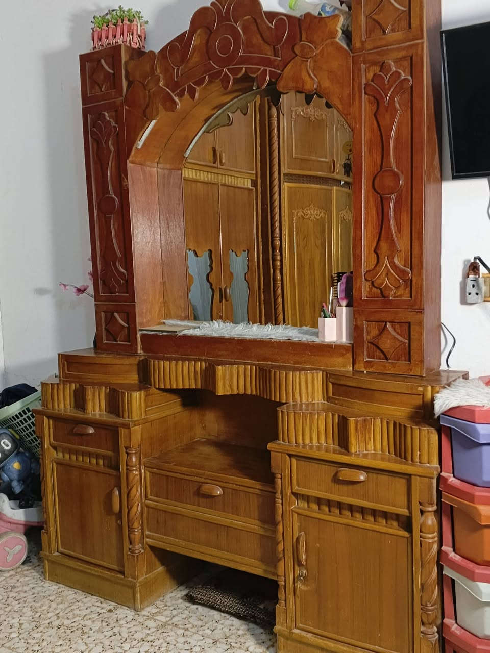السلام عليكم غرفه اخشاب صاج عراقي للبيع اي ضرر مابيهه مثل الصوره بل ضبط سعرهه 800 الف وبيهه مجال بسيط للاستفسار الاتصال على ***********
