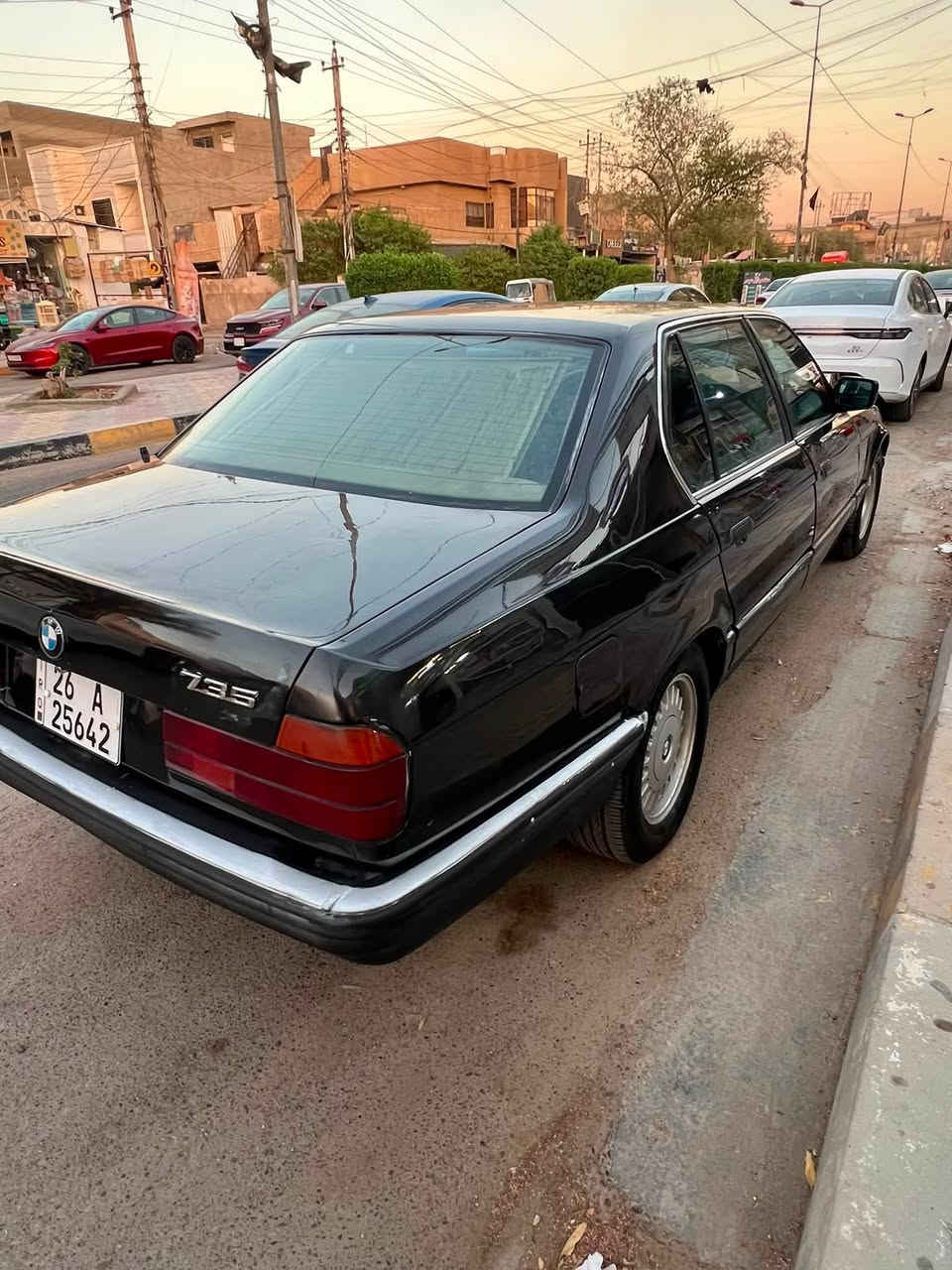 السلام عليكم ورحمة الله وبركاته
من رخصة الادمن 
للبيع bmw 735 il /1992
باب طويل
محرك ٣٥٠٠ ستة سلندر
كير اوتماتيك
صدر امامي وخلفي خير من الله
تبريد شغال ثلج 
تخم تاير جديد
باتري جديد
داخل السيارة مقبول
رقم انكليزي الجديد شرط التحويل
السعر ٤٠ ورقة وبيهة مجال

رقم الهاتف /***********
