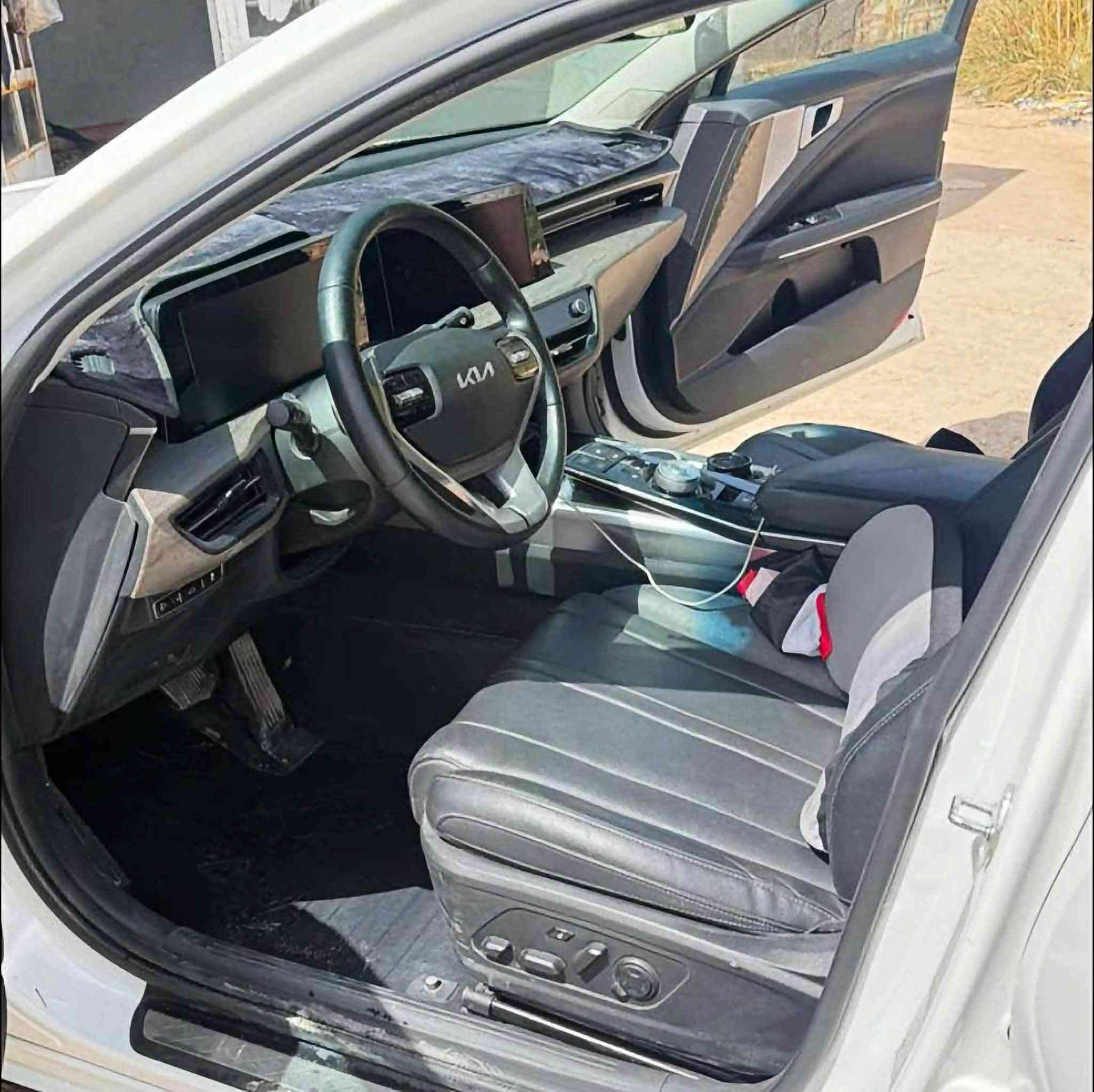 🚗 للبيع: كيا K8 2023
📍 مكان السيارة: بابل
📞 للتواصل: ***********
🛠️ المحرك: السعة 3500cc غاز

السعر :: ٢٠٠ قابل للتفاوض 

⚠️ حالة السيارة: 
• نوع الوارد: كوري ✅
• مكفولة عام عدا تعديل بارد بسيط بالجاملغ الامامي موضح بالصور المرفقة
• باقي اجزاء السيارة مكفولة بالكامل

⚙️ المواصفات:
• تدفئة وتبريد للمقاعد اماميه
• تدفئه للسترين
• مساج لمقعد الساىق
• كاميرا خلفية
• حساس امامي وخلفي
• مثبت سرعة
• تحديد مسار
• اربع انظمة قيادة
• تبريد منفصل قطعتين

📌 تفاصيل إضافية
• رقم السيارة: بغداد الدولي الجديد
• باسمي تحويل مباشر
• لون السيارة: أبيض
