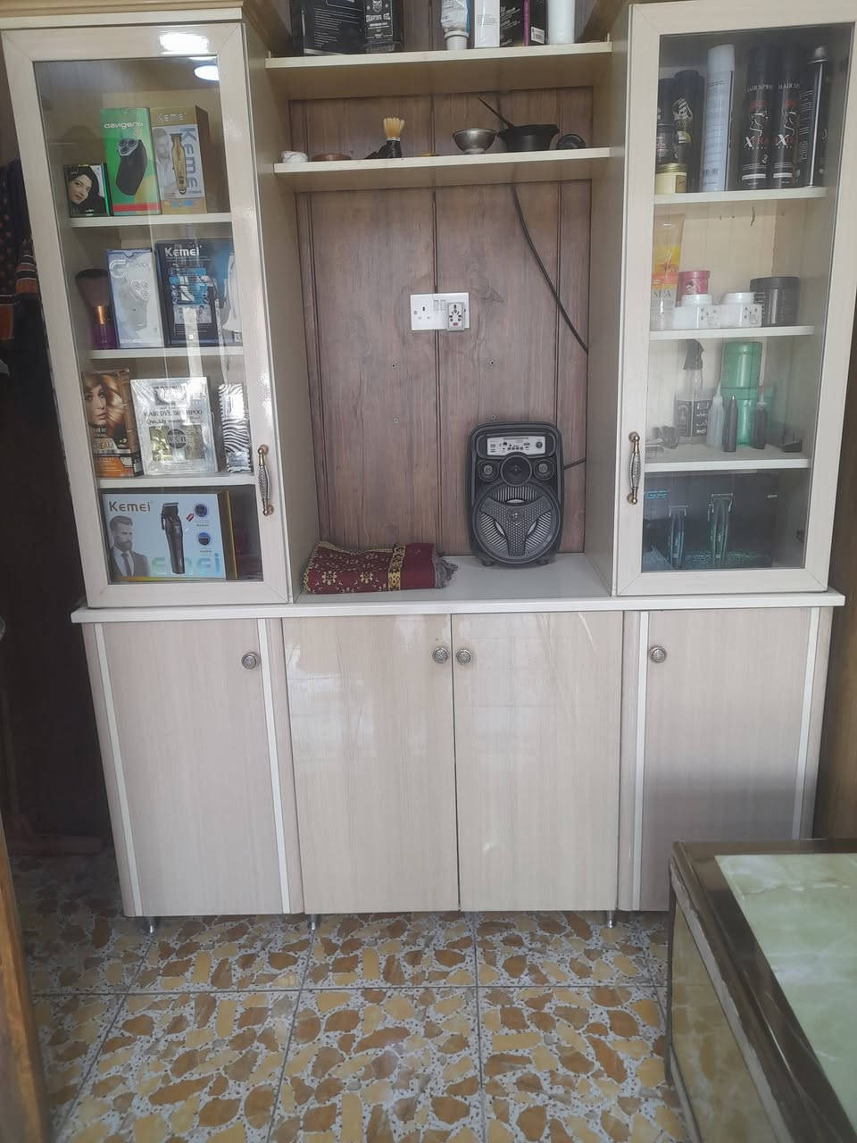 سلام عليكم معرض حلاقه لبيع
السعر خاص رقم الهاتف ***********
بغداد المدائن

