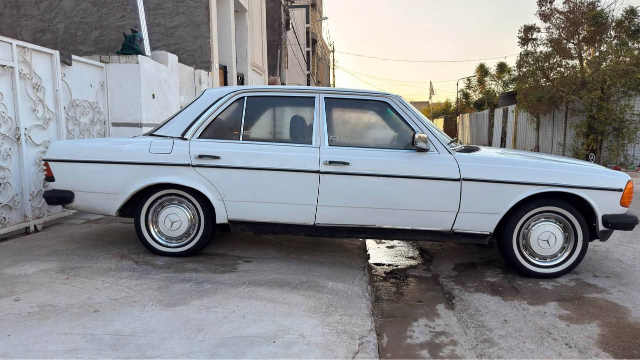 مارسدس123w ابو جحيل بيع او مراوس
موديل 1983
محرك vvt2500 ديلكو
مكاني بغداد 
تحويل مباشر صاحبها بديالى اكفلك تحويل
تبريد شغال منظومه جديدة ثلج 
مكاني بغداد سياره بيها نقوصات ابيع على وضعها
السعر48 وبيها مجال
*********** بغداد, العراق
