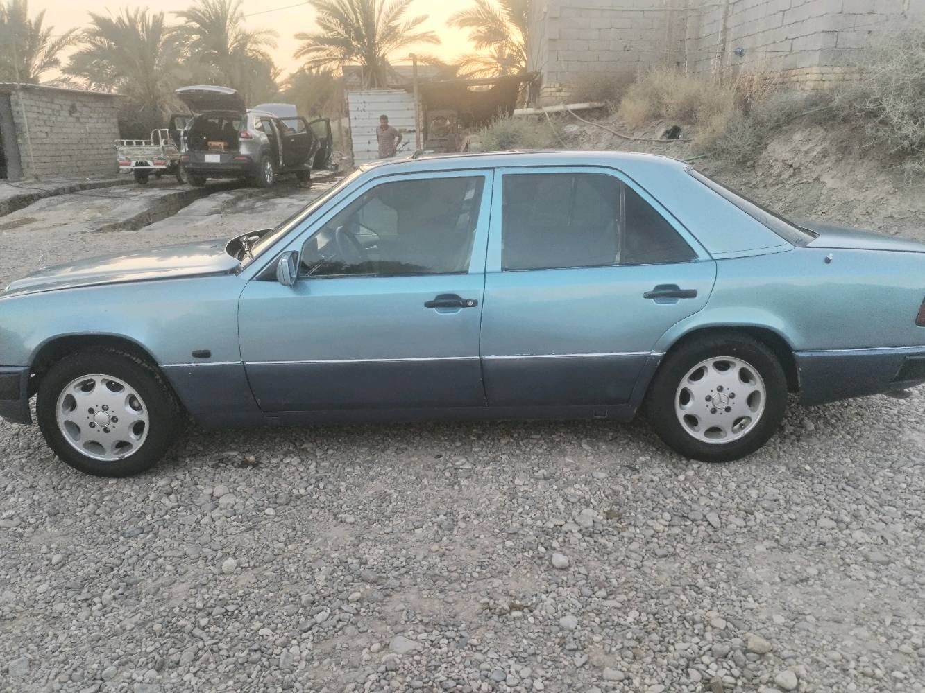مارسدس دب  محور سياره كير ومكينه وتبريد وحداديه شرط رقم بغداد دولي سنويه 31 جديده هزه جديده سياره كامله سعره 48 وبيه مجال لشراي مكاني سوق الشيوخ رقم ***********