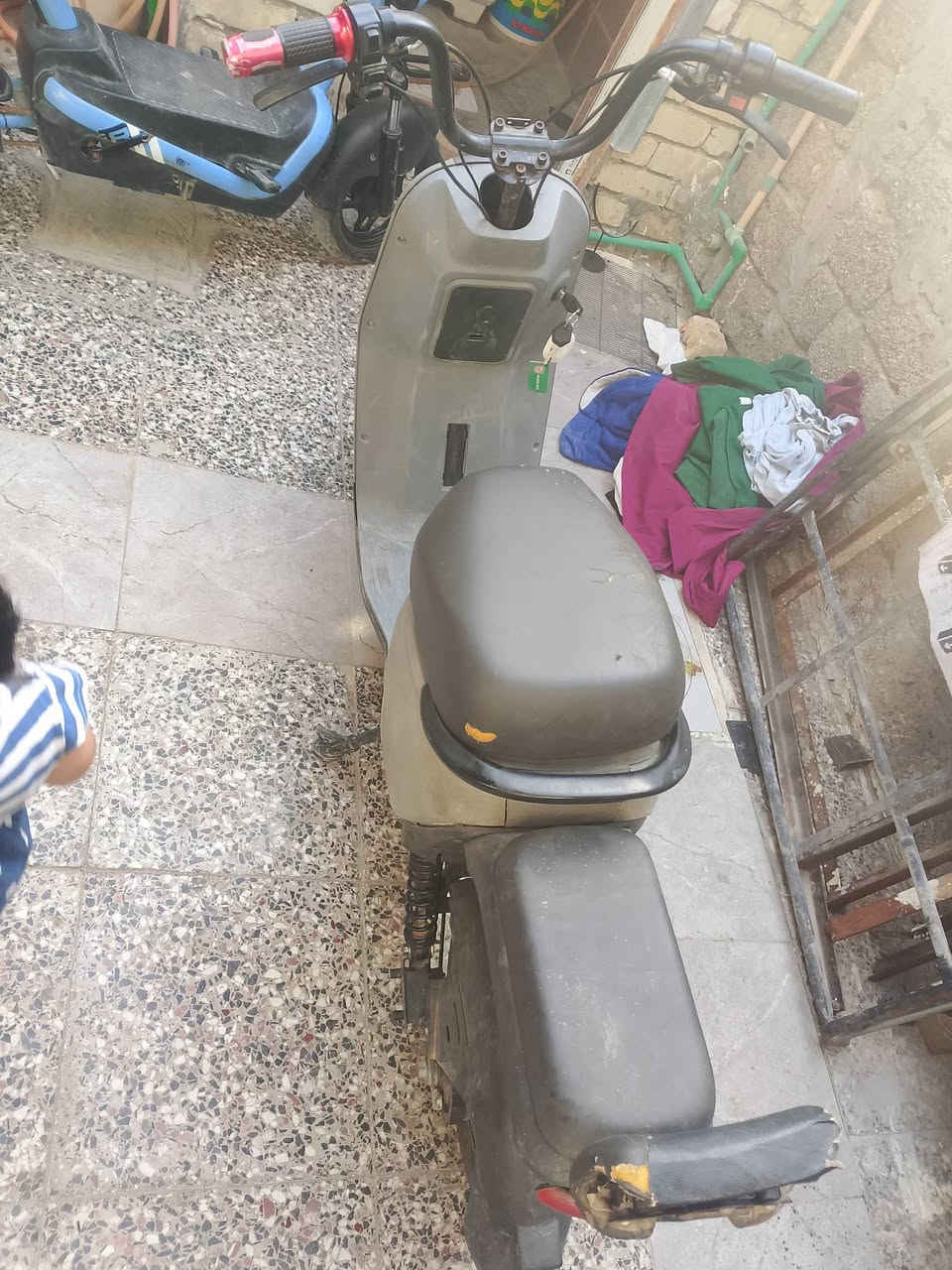 بطاريات منتهية • كوم حديد • بدون عمله