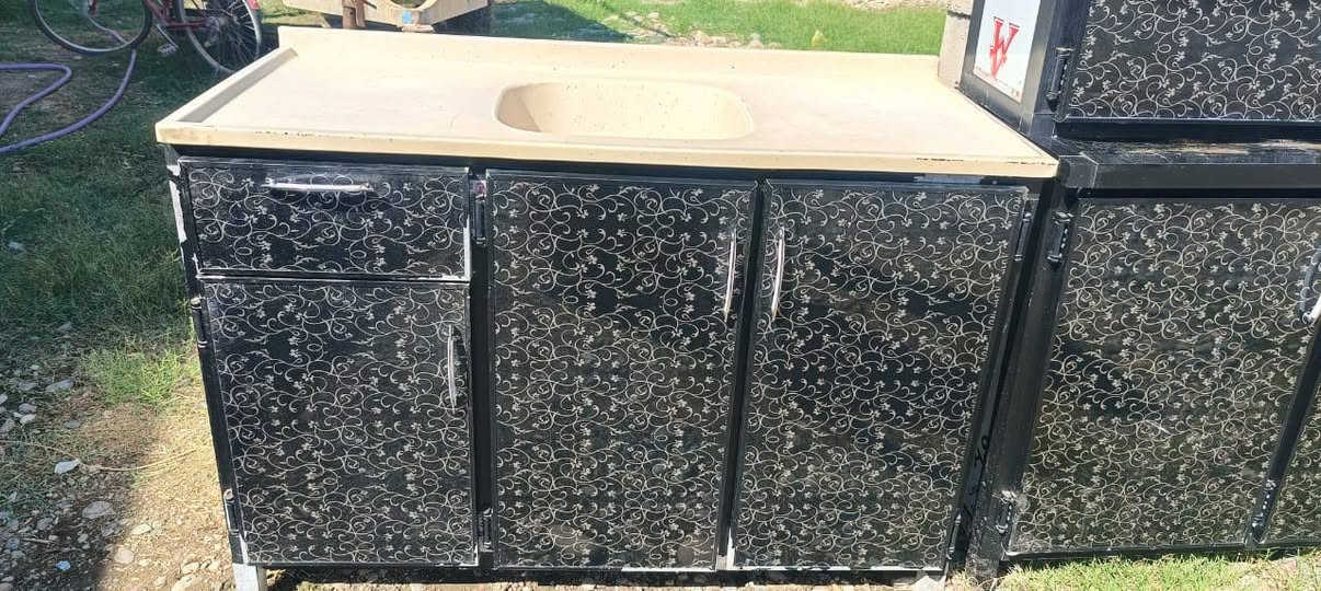 السعر350وبيه مجال مترين ونص ارضي مترين ونص  وسنك متر ونص  الاتصال على الرقم ***********

