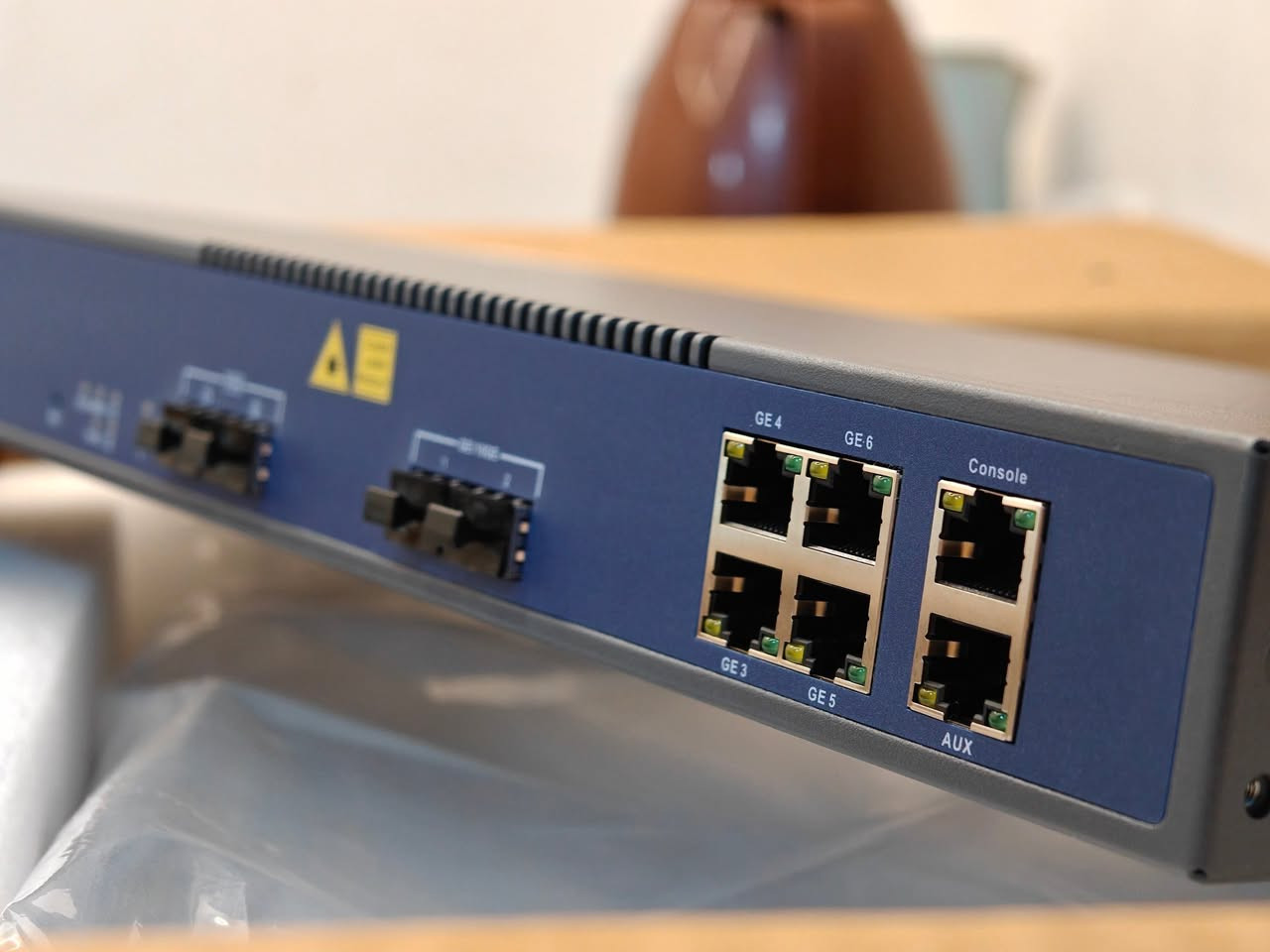 📡 مجموعة الضامن المتحدة
📍 الديوانية – شارع الفرق الموسيقية
📱 واتساب واتصال: ***********

متوفر V-SOL V1601E02-DP – GEPON OLT 🔥
جهاز احترافي بأداء قوي واستقرار عالي، مناسب لمزودي الإنترنت وشبكات الفايبر المتوسطة والكبيرة.

🔹 2 منافذ GEPON PON
🔹 سرعة Downstream حتى 2.488Gbps
🔹 سرعة Upstream حتى 1.244Gbps
🔹 يدعم حتى 1:64 لكل منفذ
🔹 مسافة فايبر حتى 20KM
🔹 2 منافذ GE/10GE SFP+ Uplink
🔹 4 منافذ Gigabit Ethernet RJ45
🔹 منافذ Console + AUX للإدارة
🔹 يدعم WEB / CLI / Telnet / SNMP
🔹 دعم VLAN / QinQ / QoS / ACL / IGMP / DHCP

📦 يأتي معه 2 قطعة SFP من V-SOL بالإضافة إلى كيبل الطاقة وملحقات التركيب.

🚚 توصيل متوفر لجميع المحافظات
V-SOL — أداء قوي، موثوقية عالية، وشبكة أسرع.
