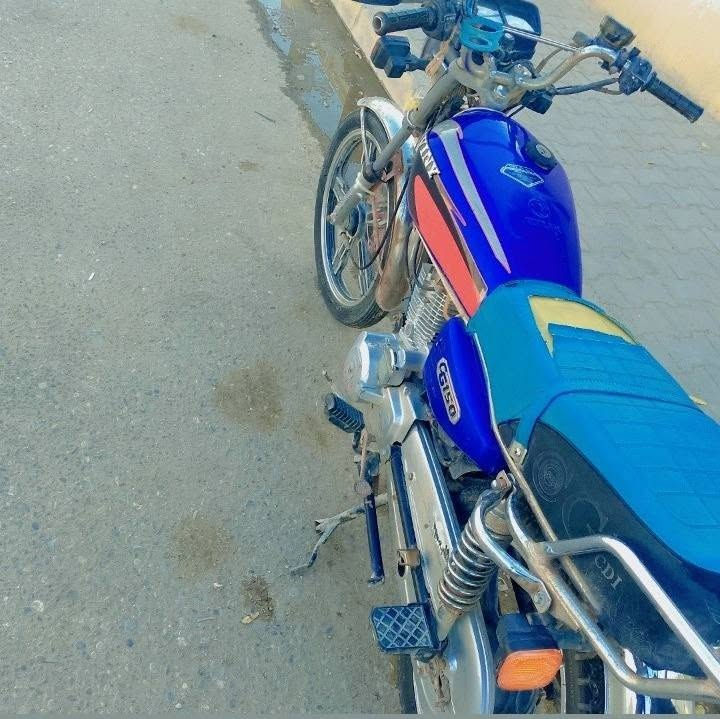 سلام عليكم دراجه البيع سيفانه مديل  23 كهربايات كله شغاله نكره سلف محرك مامفتوح سعرها 400 وبيهاا مجال ***********
