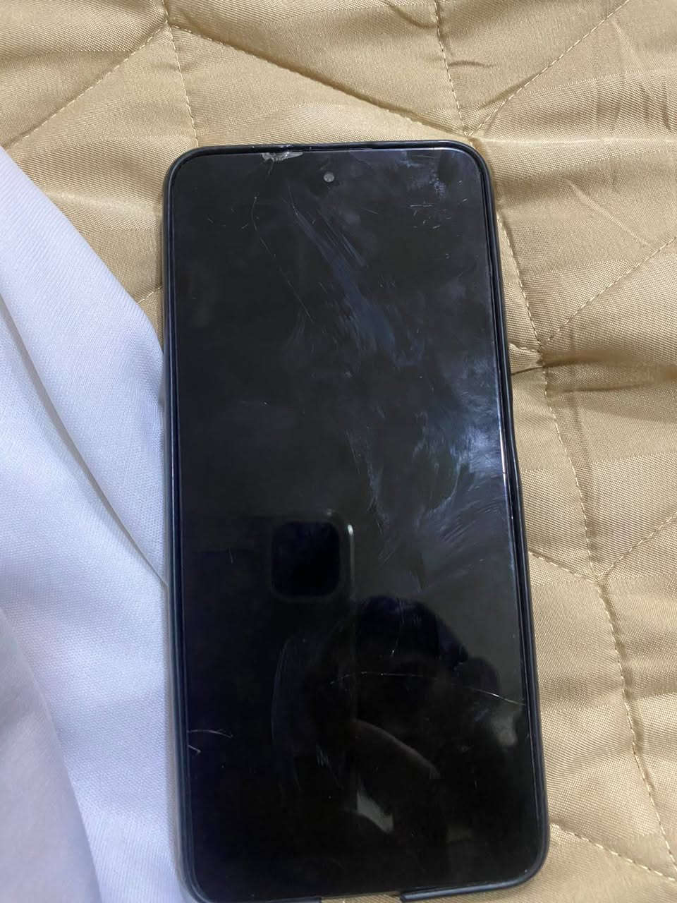 السلام عليكم بوكو اكس ار بي فطور مثل ماموضح بلصوره ذاكره 256 90 فريم  داخليه 12 كامره فول السعر 160 وبي مجال للستفسار *********** واتساب

نص مكتوب في الصور:
- CAMON 40 Pro 5G
- 23mm f/1.8 1/33s ISO1402