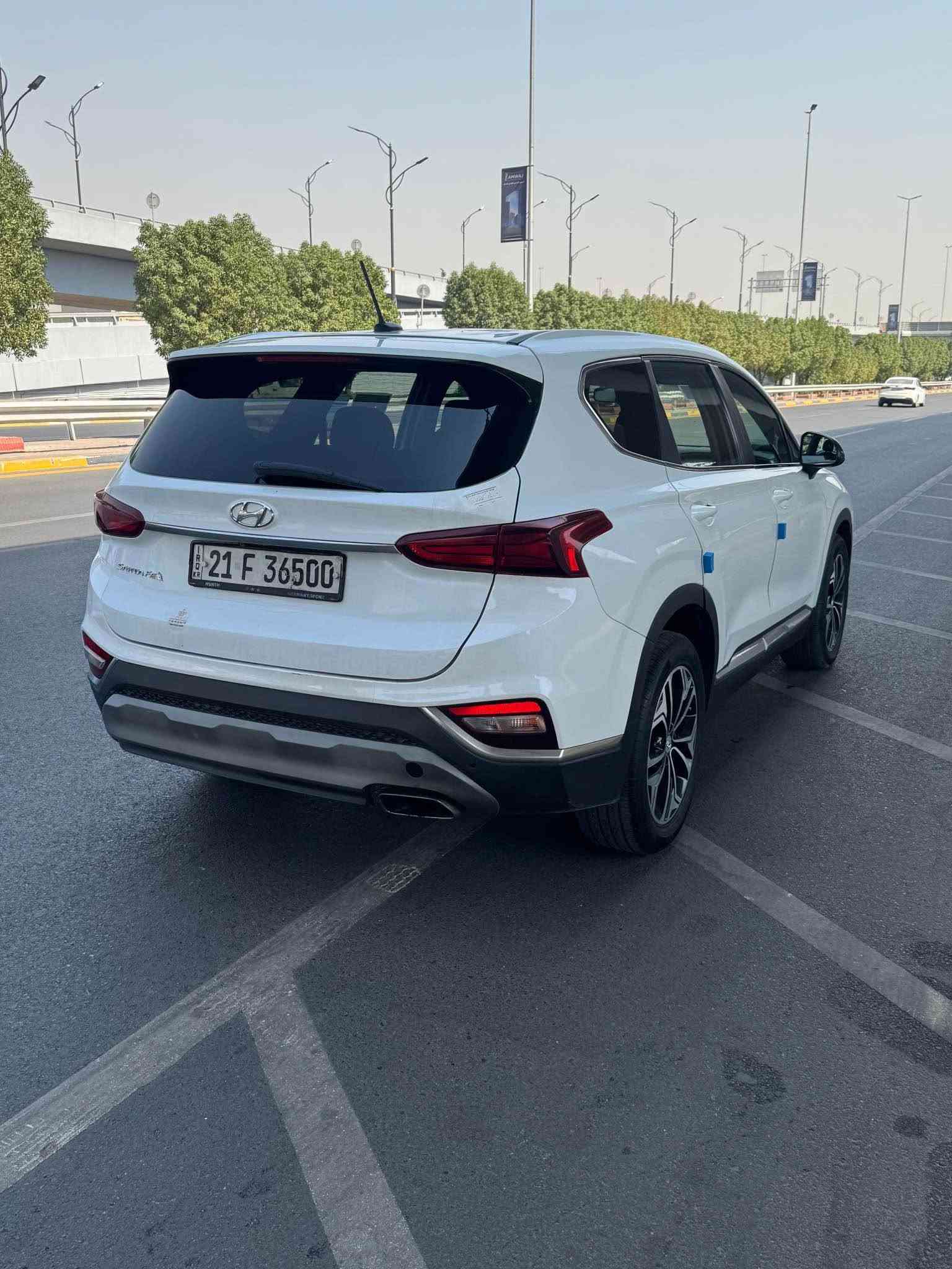 السلام عليكم عندي هونداي سنتافي للبيع موديل 19 امريكي كلين بدون قطره صبغ حادث بس دعاميه اماميه فقط
المواصفات نص فول
١-تحكمات ستيرن فول
٢- اضائه ترحيب عند الاقتراب
٣- سايد بريك بصمه
٤-اوتو هولد
٥-شاشه جبير بلاد
٦- رادار امامي وجانبي
٧- كاميرا خلفيه ١٨٠ 
٨-ويل كب كروم
٩-تبريد قطعتين
١٠-سياقه ذاتيه
١١- مانع انزلاق
١٢-تحديد مسار
وبقيه المواصفات السياره المعروفه تريد تحويل تريد وكاله حاظر معروضه ١٤٧ وبيها مجال مكاني بغداد الطوبجي *********** بغداد, العراق
