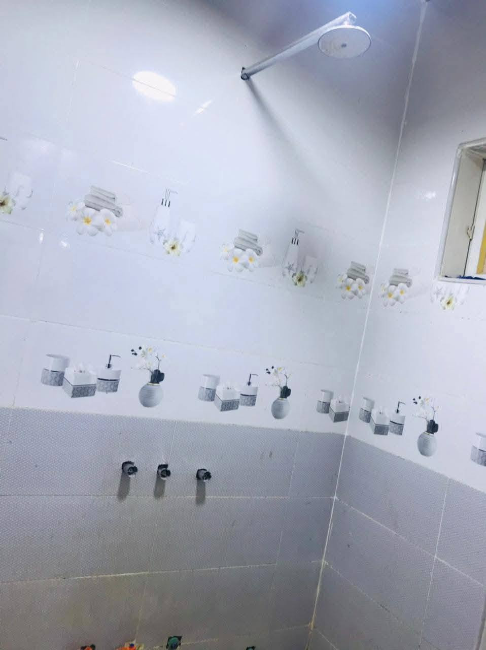السلام عليكم  بيت_400متر_200بنأ_و200ساحه كدام البيت_ بيت طابوك  بي_غرفتين_وصاله_وحمام_ومطبخ_واستقبال_ومناور ثنين_ المكان بغداد جسر ديالئ الجديد الكرغوليه الاستفسار ع هاذ الرقم *********** وبي واتساب هم

نص مكتوب في الصور:
- استقبال طابوك
- 8*5
- صاله طابوگ
- 5×10
- غرفه طابوك 4×5
- مطبخ طابوك 5x6