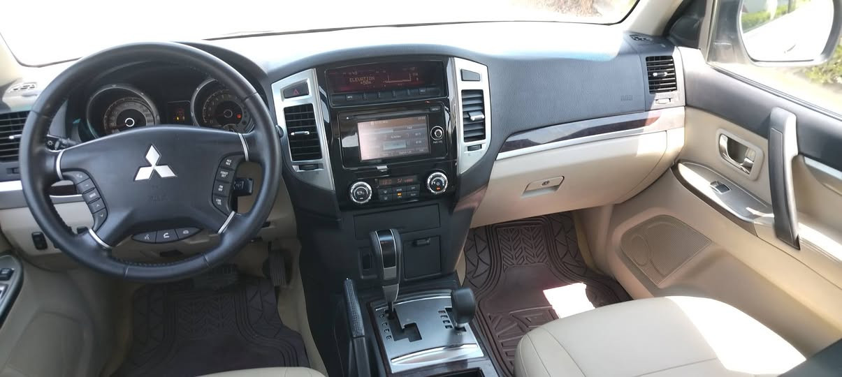 السلام عليكم
باجيرو حبتور علامات الذهبية كشنات رأس الارنب
ماشية 30 الف 
السيارة كفالة حتى من التكحيل شرط السونار 
موديل 2019 فول مواصفات ماعدة دمام 
كشنات جلد 
تبريد منفصل 3 قطع
12 ايرباك داير مداير حتى بالكشن
شاشة وكامرة اصلية
ويل حجم 18 
رادار امامي
داخل كلة صاج
كشنات كهرباء
فول تحكم ستيرن 3 جهات
مري شفط 
سويجات والعدة والسبير غير مستعمل
كشنات الخلفية غير مستعملة
مكينه 6 سلندر 3500
سستم صوت روك فورد 
فورويل دبل دفلوك
حساس خلفي 
حساس تايرات
ثلاجة بالجكمجة
السيارة مكفولة من الصبغ والبارد والشخط والتبديل ومن الفتح شرط
كير مكينة صدر تايرات كلهن وكالة 100‎%‎ 
رقم اربيل تحويل مباشر 
مكاني بغداد زيونة 
***********
215 ورقة وبيهة مجال
