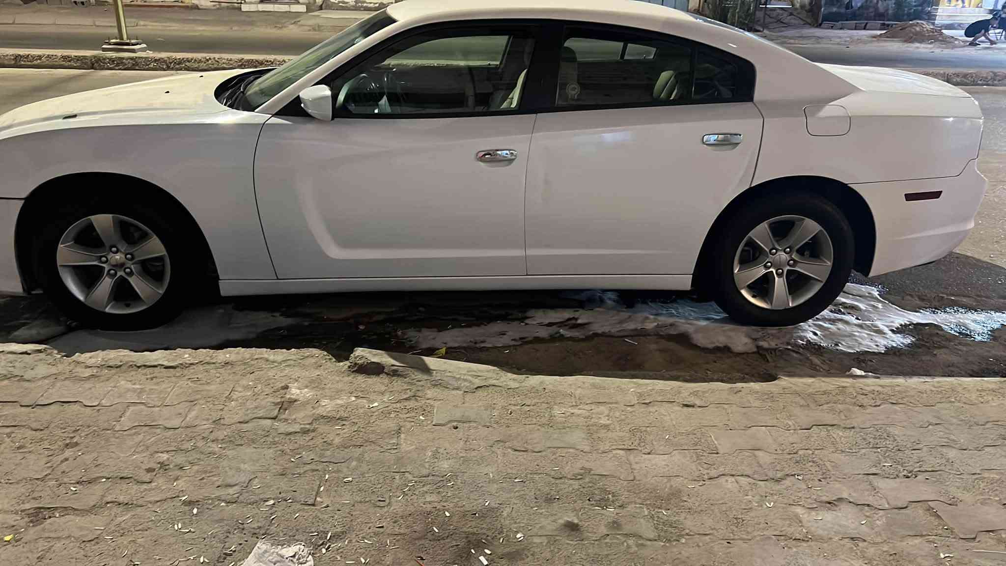 جارجر ٢٠١٤ • بدون ايرباك • لايت زنون