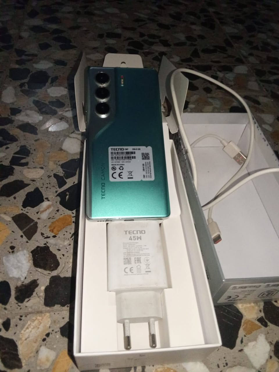 تيكنو كامون ٤٠ برو 5G • ٢٥٦ جيجا • رام ٨+٨
