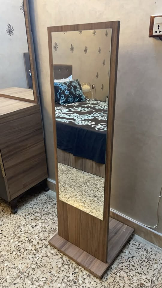 غرفه نوم للبيع نضيفه السعر ٢٩٠ الف
للتواصل واتساب ***********
