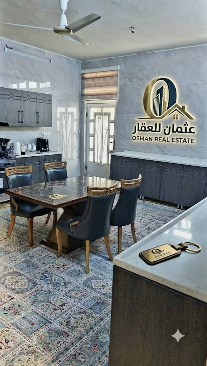دار للبيع حي الجامعه 
المساحه300م
5غرف _كراج واسع 
حديقه واسعه 
للاستفسار .زورونا للمكتب
***********_***********
