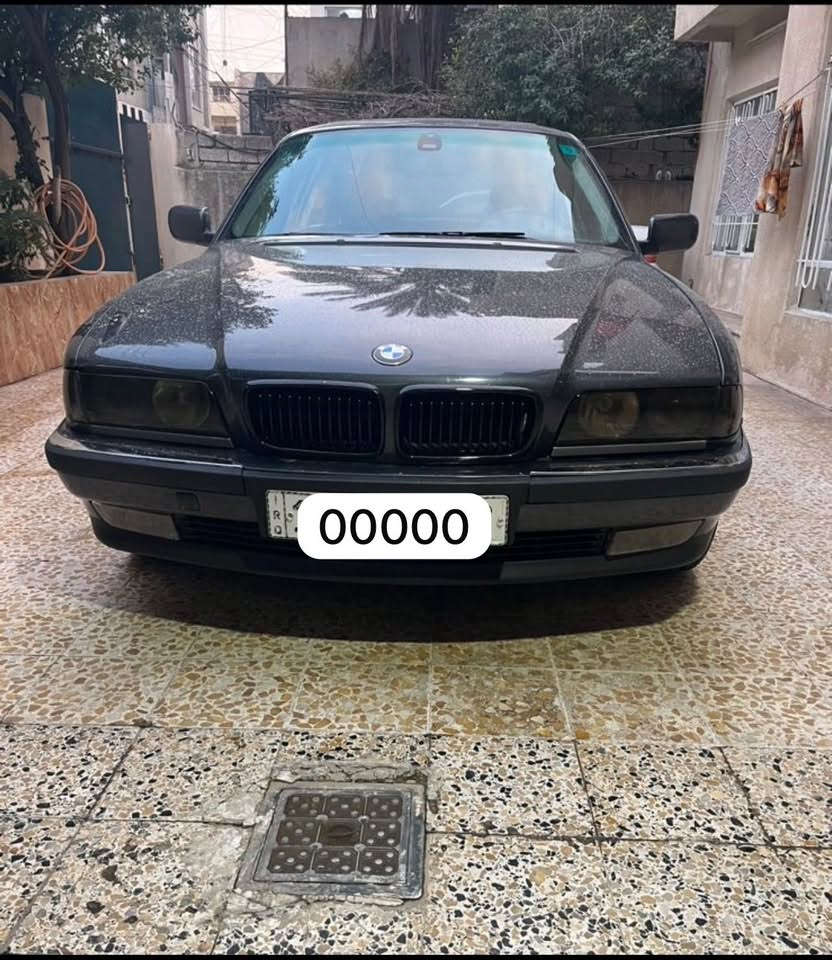 بسم الله الرحمن الرحيم 
   740 اصل موديل 1995
السياره كفاله من الدعم
صبغ عام جمالية
سياره فول مواصفات جديده ماعايزه برغي
محرك فول حدادية  تبريد ثلج
فتحه سلايت
كشنات كهرباء خزن 
جنطه شفط
مانع انزلاق 
تليفون
شاشات خلفيه
كاميرا اماميه خلفيه 
وبيها هواي مواصفات 
رقم انكليزي تحويل مباشر
 
التواصل وتساب 
***********

نص مكتوب في الصور:
- 00000