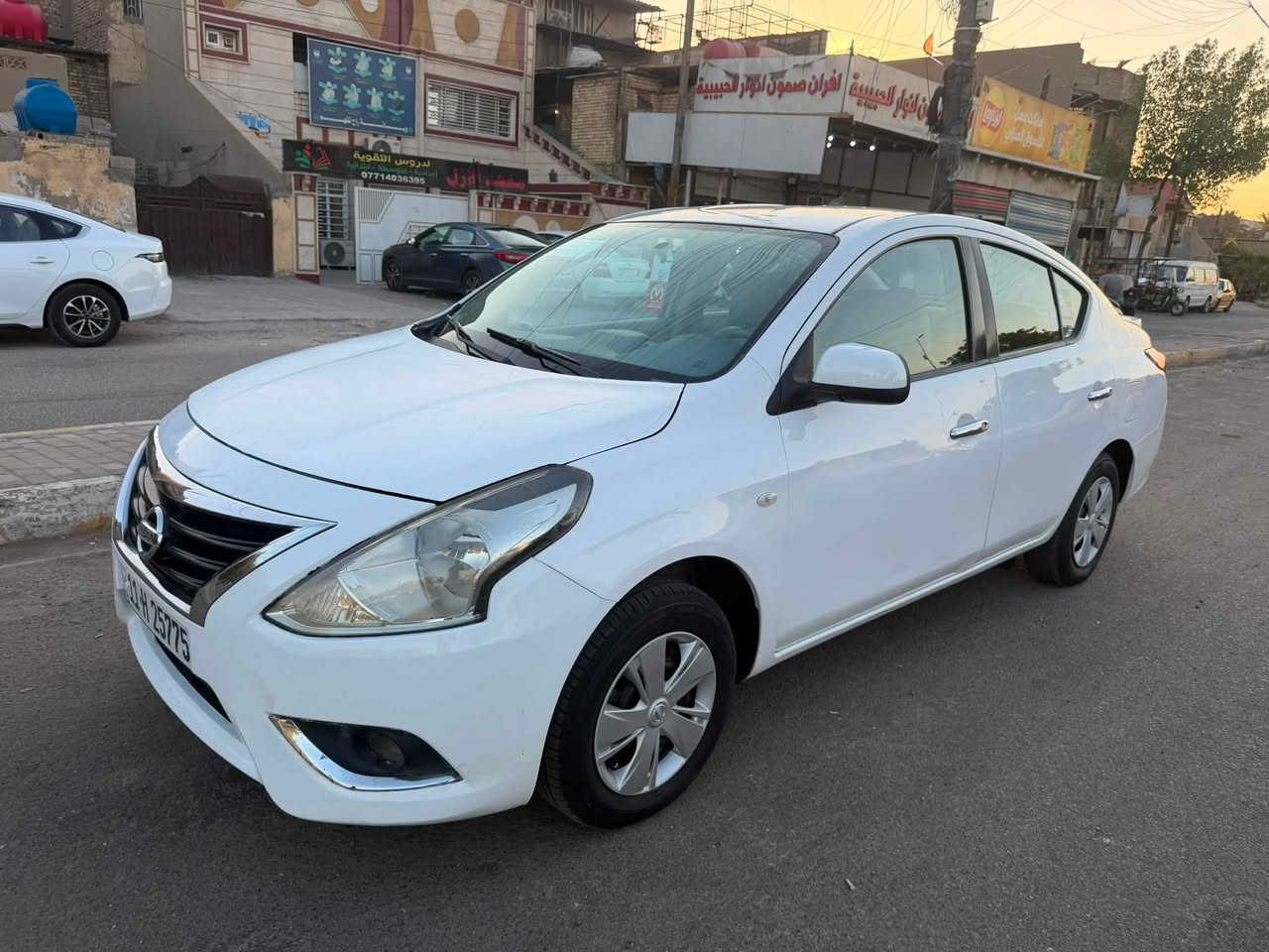 نيسان سني هندي 2019 بليته زركه
سياره بدون صبغ او تبديل بيها بارد فقط كما موضح بالسونر 
صدر هسه مبدله تخم تاير شاده جديد تبريد ثلج ❄️ 
مكينه وكير مكفولات سياره اي نقص مابيها 
ماشيه 93km حقيقي 
سياره جديده بمعنى الكلمه رقم انكليزي وسنويه بسمي هزه جديده تحويل ثاني يوم مكاني البلديات *********** سعر 98 وبيها مجال بسيط جداً
