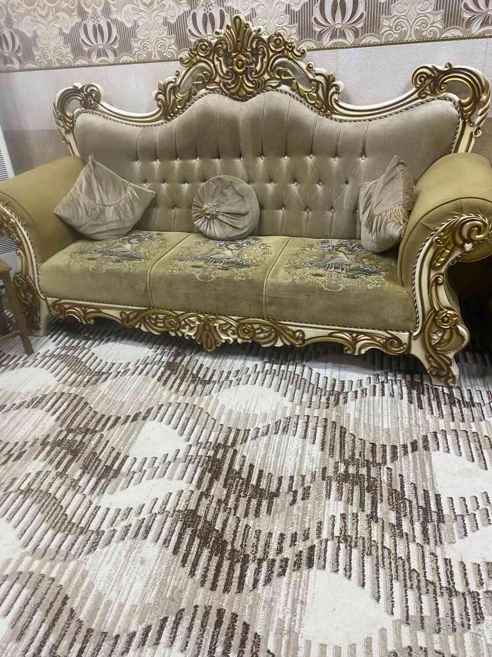 للبيع تخم ملكي عشر مقاعد للاستفسار ***********
