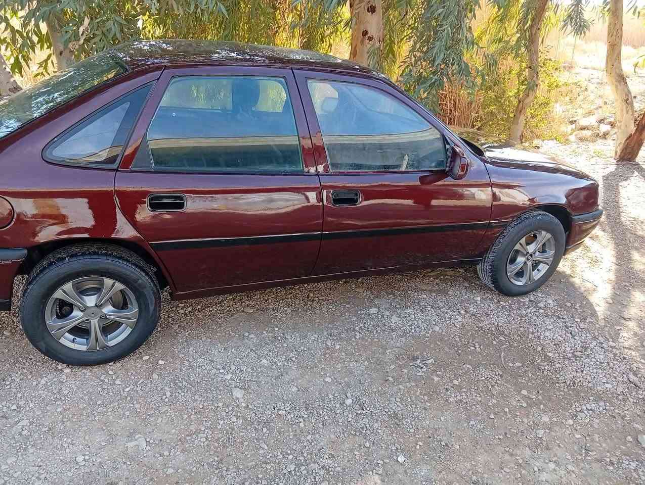 سلام وعليكم
للبيع فكتره موديل 92
محرك 2000
رقم جديد انكليزي 
سعره 28 بيه مجال 
***********
مكانه راوه

