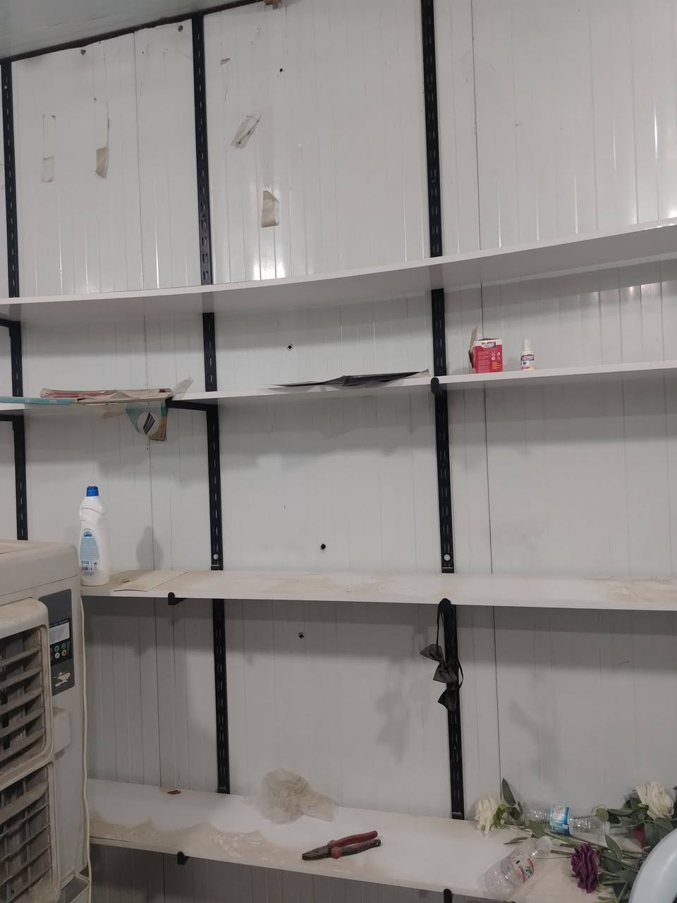 السلام عليكم رفوف خشبيه استعمال قليل 4*4 قبل كم شهر جبتهن ب 460 الف من غير كروه التوصيل سوم واخذ،
جام خانه (عرض 4m)   (ارتفاع 190cm) السعر 200
المكان سوق الشيوخ حي الزهراء
رقم الهاتف
***********
