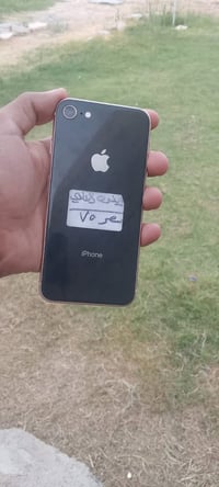 آيفون ٨ • شاشة مكسورة • بطارية ٨٢