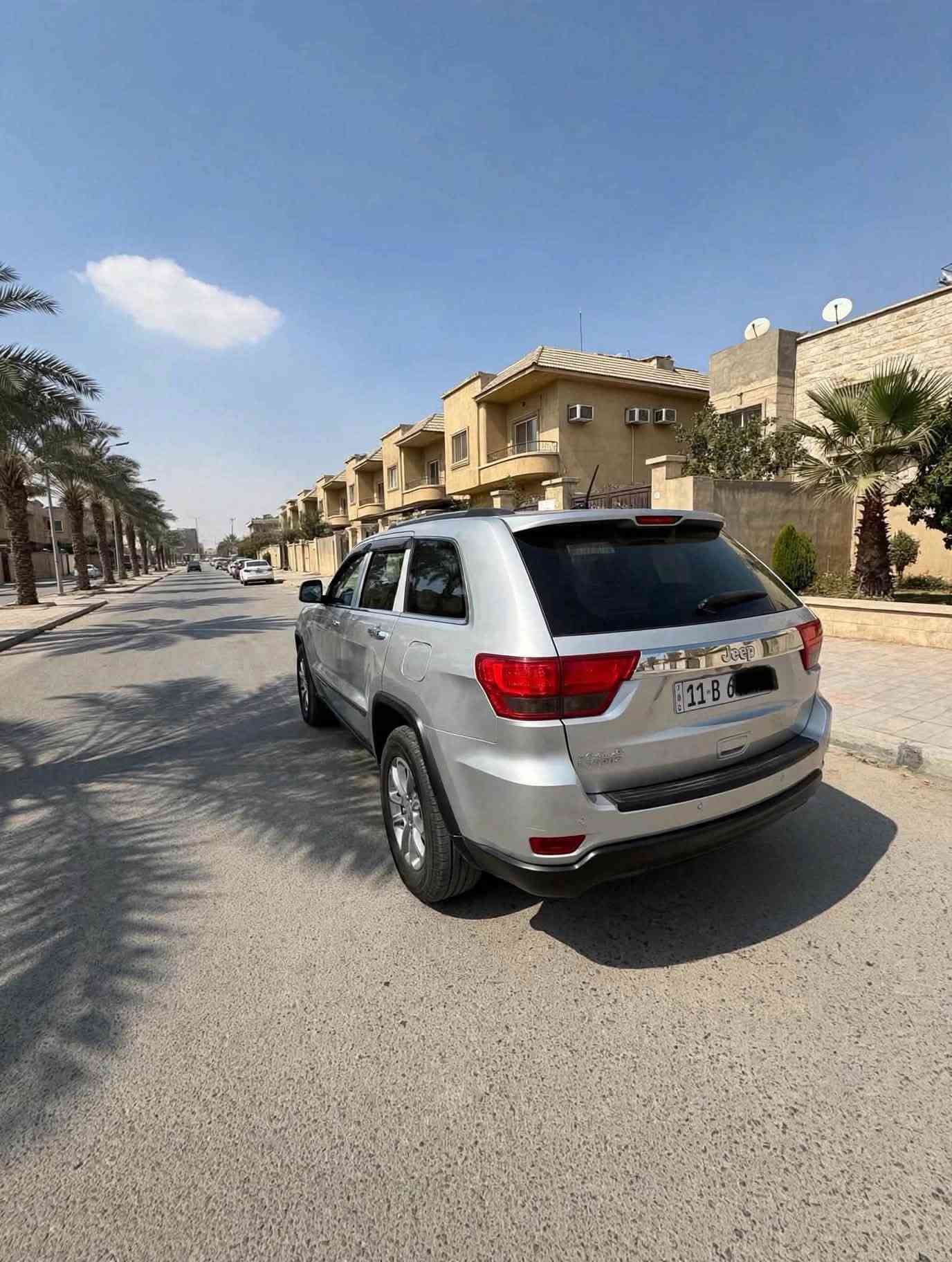 جيب  2013  خليجي
السعر 142 وبيه مجال   ادامه كامله تخم تاير ترايها زيرو. مناقصه كلشي
بيها جاملغ يمنه مبدل ومصبوغ وسونر منشور ويه صور 
الرقم الجديد
فول مواصفات المتدد ١/١
بصمة 
فتحه 
حساسات خلفي 
شاشة جبيرة 
كشنات جلد وكهرباء 
4ويل ماوس
محرك 3600
وباقي المواصفات معروفة 
مكاني بغداد السبديه
رقم الهاتف ***********
