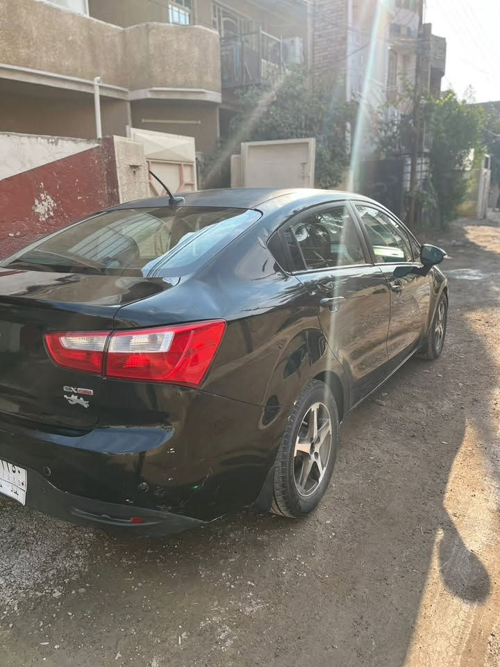 كيا ريو موديل 13محرك 1600cc GDI – فئة EX

• السيارة كاملة المواصفات بدون نقص
• تبريد جديد وشغال 100%
• محرك وكير بحالة ممتازة
• حدادية كاملة
• كير أوتوماتيك + عادي (6 نمر)
• تحكمات ستيرنك جهتين
• مرايا كهربائية شفط + إشارات بالمرايا
• مثبت سرعة
• نظام اعتيادي + نظام ECO الاقتصادي
• كهربائيات كاملة بدون أي نقص
• تخم تاير جديد ياباني Yokohama
• كاميرا خلفية (بلادي ) 
البدي الخارجي 
يحتوي ع ضربه بسيطه بدوسه اسفل الباب الخلفي العكس السائق 
وشخط عريض جو باب البانزين بشويه 
والمعاينه افضل حتى تصير كدام العين 
السعر 85 ورقه وبيها مجال جداً بسيط الله يوفق الجميع 
*********** غير متواجد على الفيس
