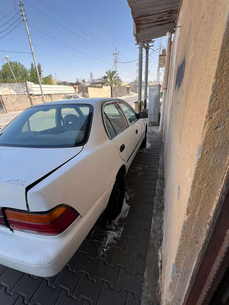 سلام عليكم 
￼ كورولا موديل 1992 
سنويه 2030 تحويل مباشر رقم بغداد 
مثلا ما موضحة بصور سياره بيه رشات مامصبوغ 
كير زين مكينه ناعمه فقط خيط تبخر من القبق 
حداد اماميه 60\100 خلفيه 80/100 
تبريد مابيه داخله حلو 
مكاني ابو الخصيب بهادريه 
السعر 45 
***********
