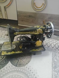 للبيع مكينه خياطه فراشه نضيفه السعر 55 الف مكاني بغداد الجديده   07711...