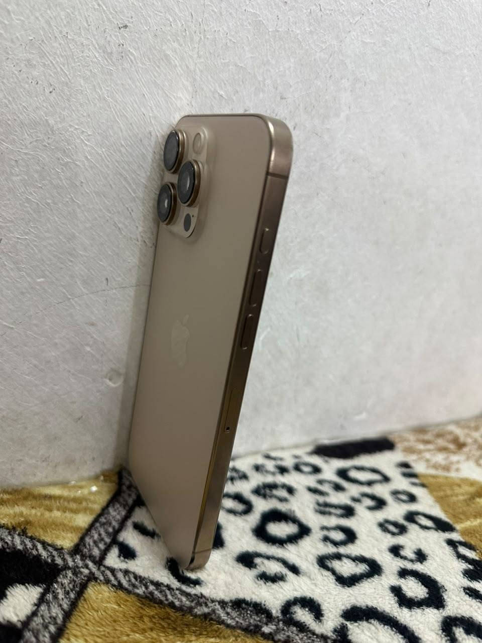 آيفون ١٦ برو ماكس • بطارية ٩٠٪ • دبل شريحة
