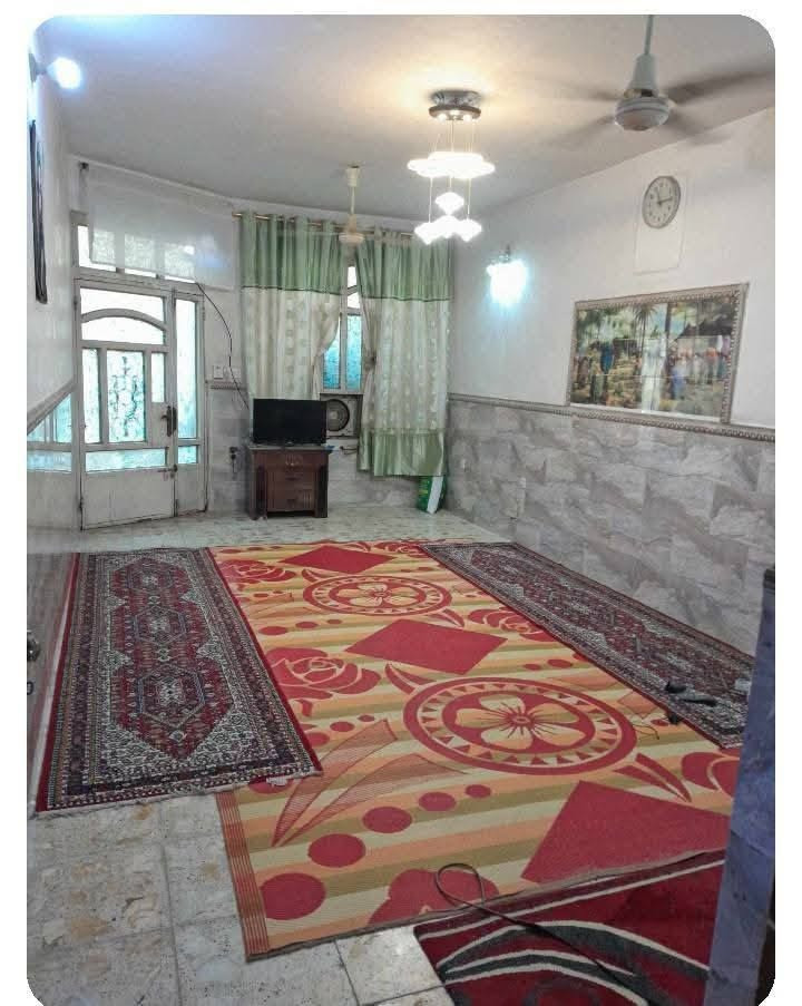 دار للبيع ام الكبر والغزلان قرب حسينية الكتاب والعترة ١٥٠ متر ٧ونص في ٢٠ بناء ٢٠١٦استقبال ومطبخ وغرفة نوم وخدمات الطابق الأول والثاني ثلاث غرف نوم وخدمات السعر ٣٠٠ ***********
