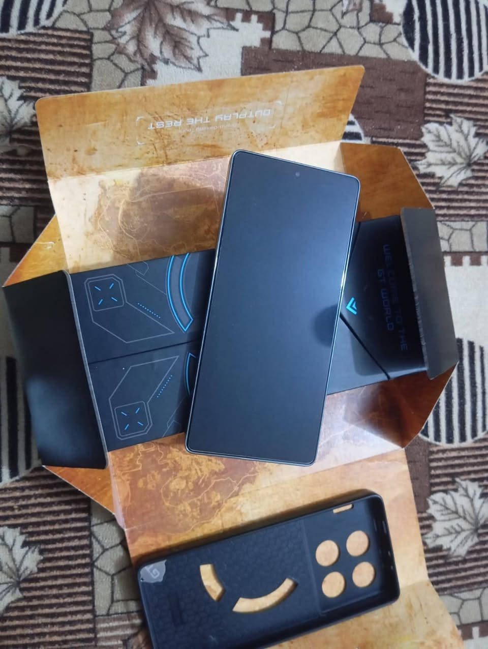 السلام عليكم للبيع gt20Pro 
ذاكره256رام12+12 معالج دايمنستي8200
كامره 108ميكا بكسل شاشه144هرتز ببجي120فريم ثابت نضافة الجهاز مثل ماموضح مكان الخمسه كيلو قرب القسم البلدي السادس سعر300وبي مجال رقم الهاتف ***********
