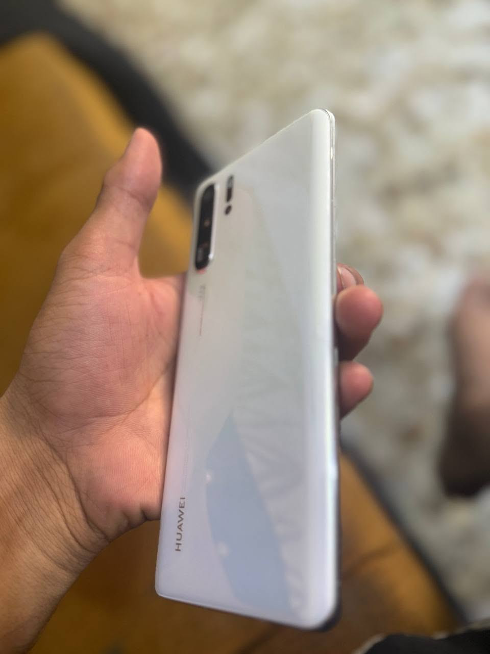 سلام عليكم  جهازهواوي  p30 pro  ذاكرة ١٢٨  شاهد الله بعده جديد زلغ ما بي والي مستخدم اجهزه هواوي يعرف شنو هذا الجهاز وشنو مميزاته تخيل نازل من 2018 والحد هس يجي تحديث   مهم مبايل محتف بي وما مصلح ابد محافض عليه ذابه بالبيت ولو ما محتاج فلوس ما بيعه والله رايده ب ٢٥٠ وبي مجال حك جيه هذا رقمي *********** بي وتساب ملاحضه كامل شاحنته  وكارتونته وياه موجوده
