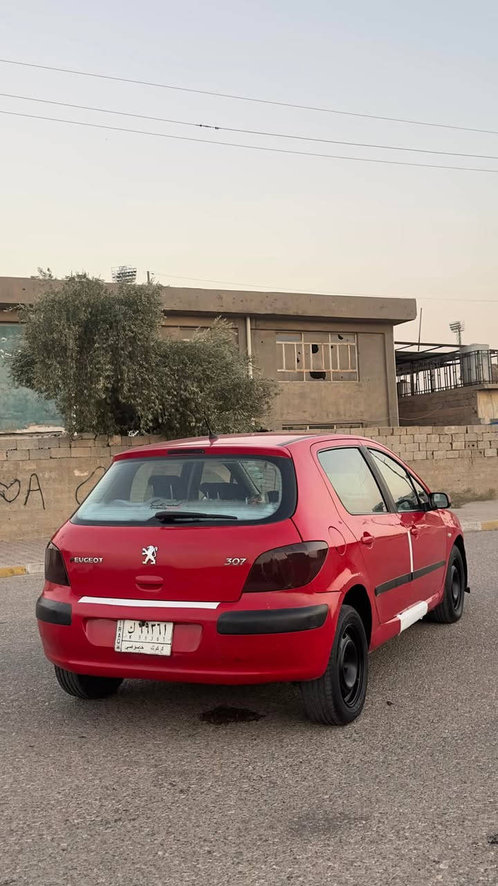 سلام عليكم بيجو موديل 2005 مشروع وطني ساقط ثلاثه سنوات شرط تحويل كابون بانزين بي گير محرك بدون عيب 
تبريد ثلج كهربيات كله شغال 
سياره صبغ عام جماليه بدون دواخل 
حداديه امامي خلفي بدون اربعه تايرات جديد 
مكان سياره كركوك 
سعر 52  بي مجال  
رقم موبايل ***********
