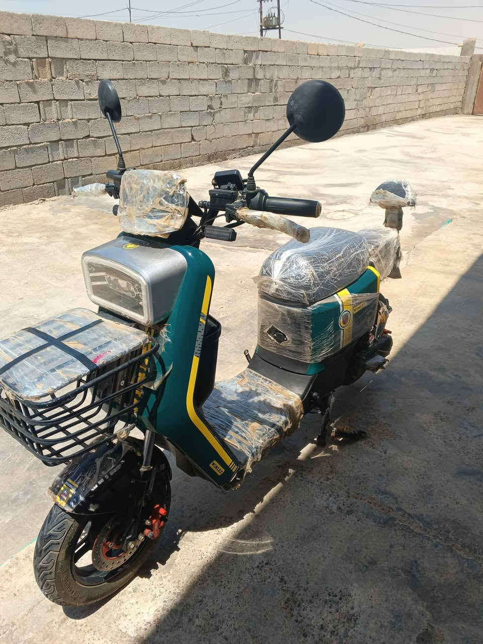 سلام عليكم موطور للبيع نوع R7
5 بطاريه شحن يكفي ساعتان أو أكثر شاحنه اصليه 
السعر 550 وبي مجال استفسار على هذا رقم ***********
