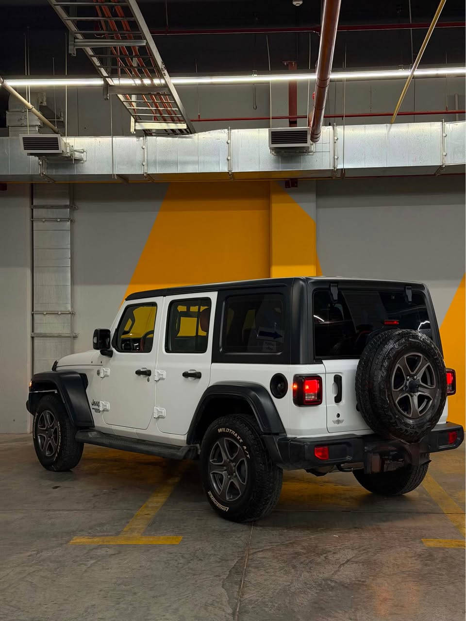 Jeep 2018 jl  
سفری هارلم سپۆرت ئەنلمتد ٨٦ کیلۆمەتر  ڕۆشتوە سەیارەکە لۆکە 
ژم/*********** السليمانية, العراق
