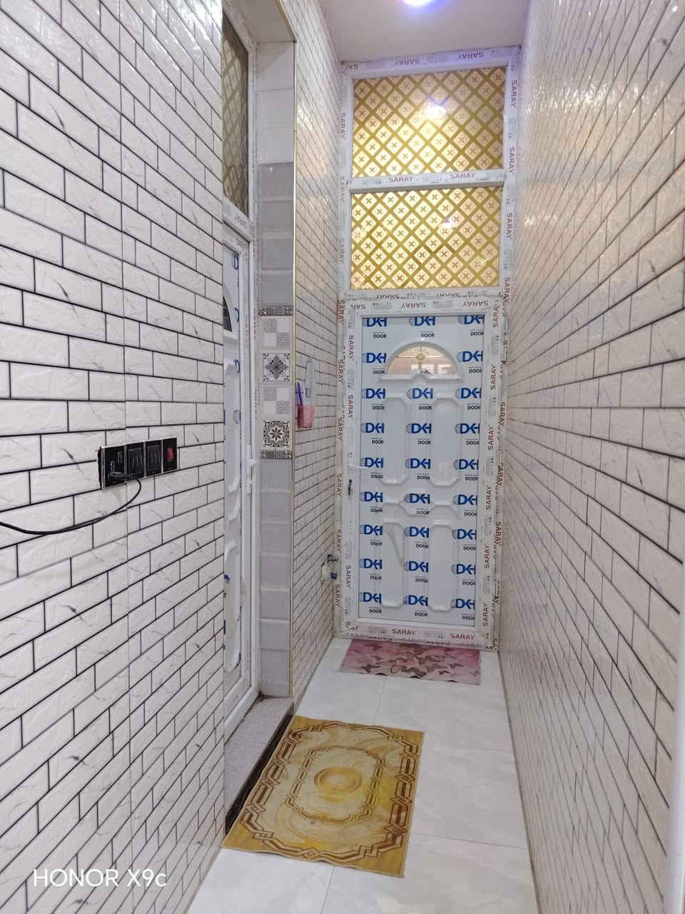 دار سكن للبيع مساحه 114واجهه 6بناء مسلح غرفه نوم وصاله وبراني ومطبخ وصحيات الارضيه بورسلاين فوك صاله كبيرة حي الزهراء قريب على شارع 20 للاستفسار مكتب ياسين للعقار ***********
