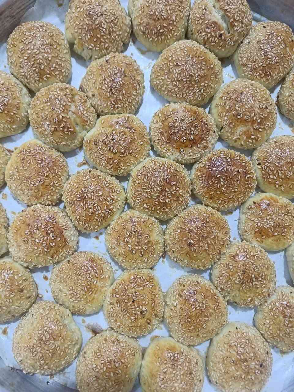 خبز ٦٠ رغيف • توصيل حار • كليجة