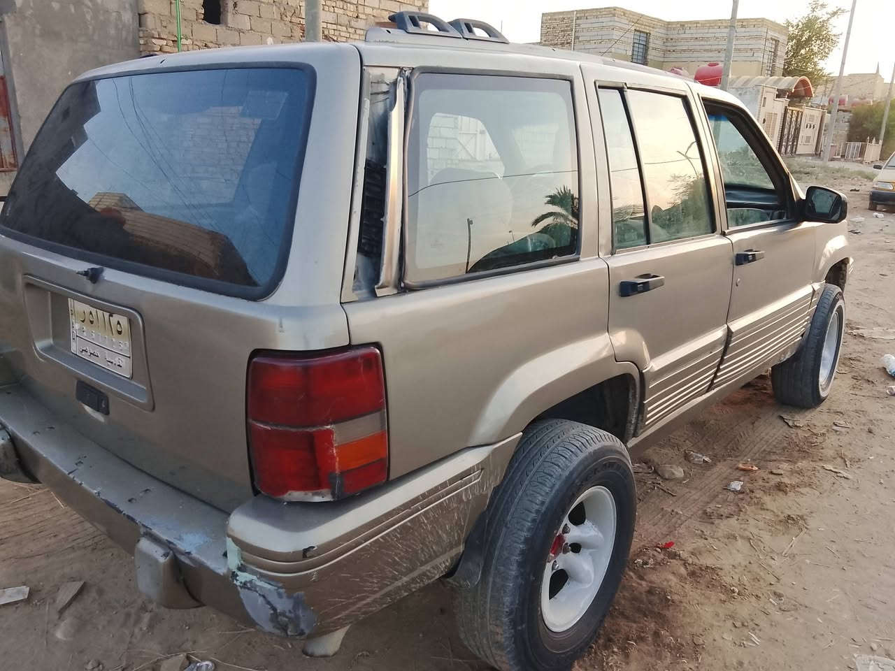 السلام عليكم البيع جيب شيروكي موديل 1996رقم قادسيه مكينه وكير دفتر الجبير السعر 30وبيه مجال مراوس اروس مكان السياره الدوانيه قضاه الشاميه رقم الموبايل ***********
