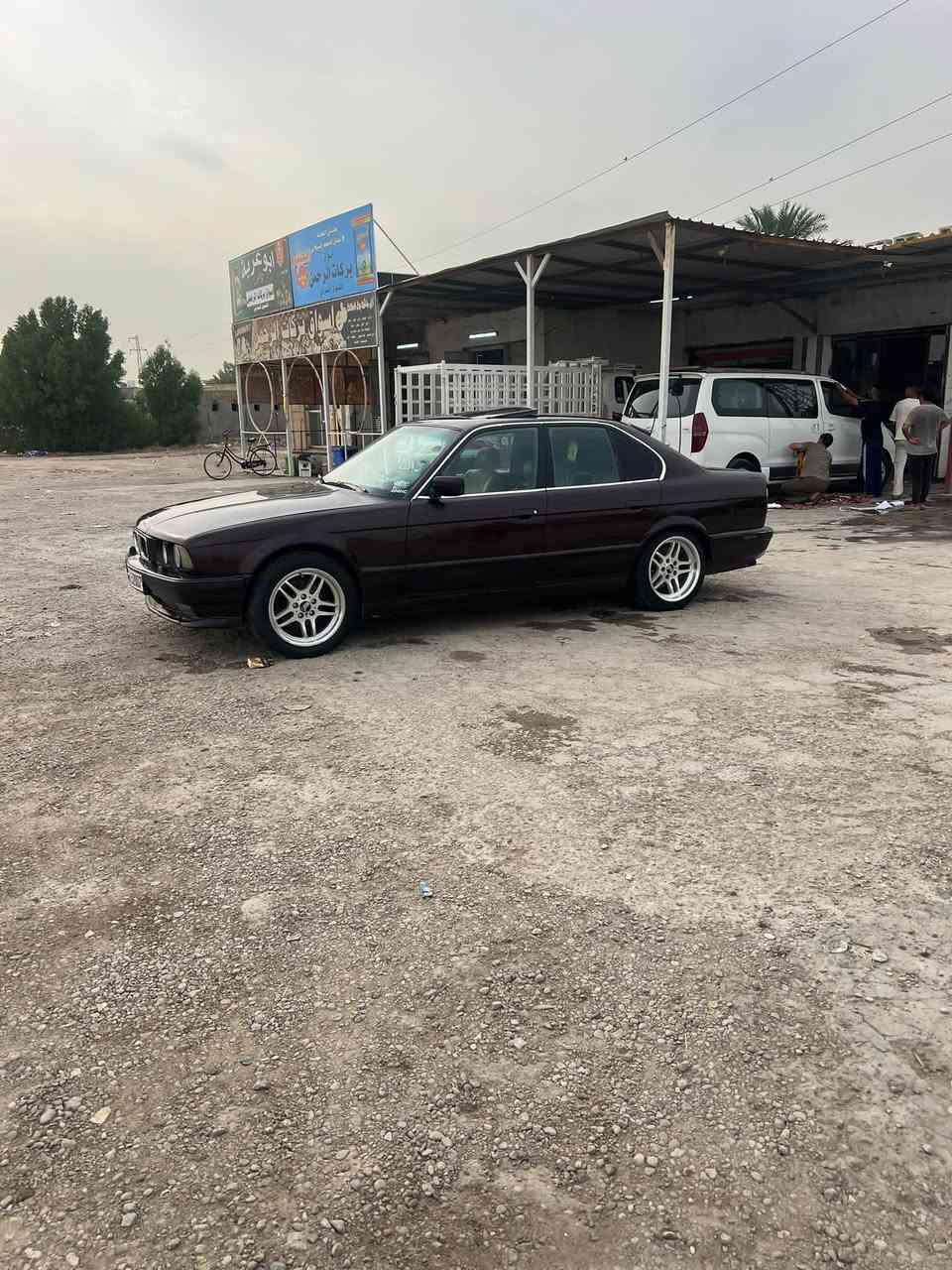 سلام عليكم بي امً البيع مو ديل ثنين وتسعين مكفوله كفاله عامه  تخمًً تاير حداديه جديده مكلف بل نشر رقم الهاتف ***********

