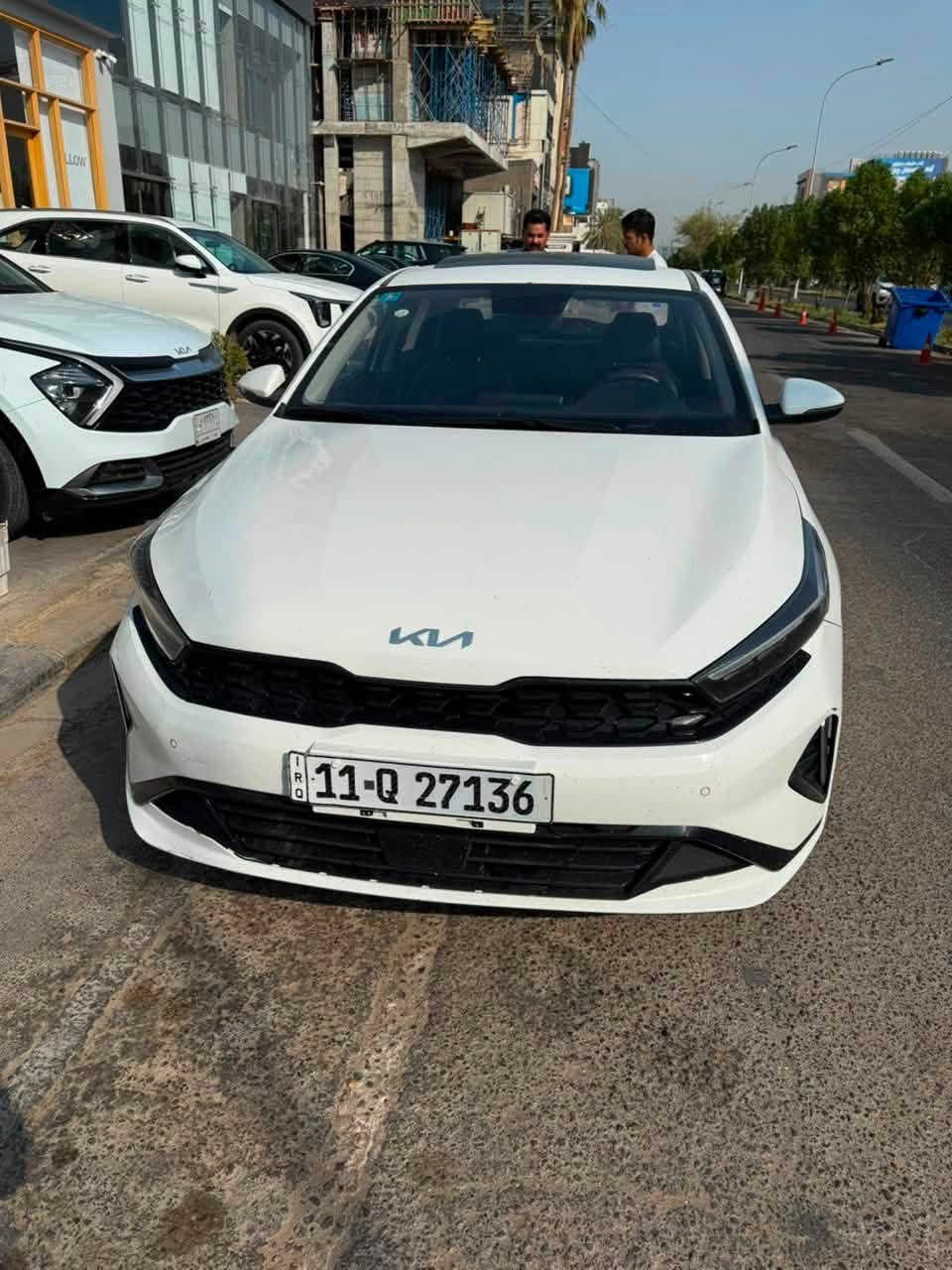 مرحبا
سيارة نوع kia k3 موديل 2024
فل مواصفات ماشية ٢٣ الف 
جديده حادث بسيط بالدعاميه وشخوط 
للاستفسار تواصل على الرقم ***********
