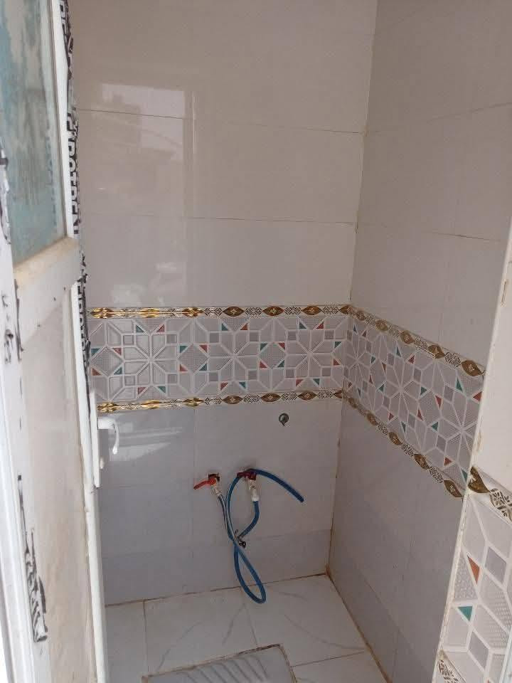 بيت بمغربه مساحه 125 عكاعده غرفتين هول ديوانيه حمامات طرمه مطبخ بيت مربع رابع بيت ع الاربع سايدات ومدرسه لغزالي طابو بسمي #سعر 140 الاستفسار أكثر ع مغربه قرب مدرسه الغزالي 
***********☘️🤍☘️***********
