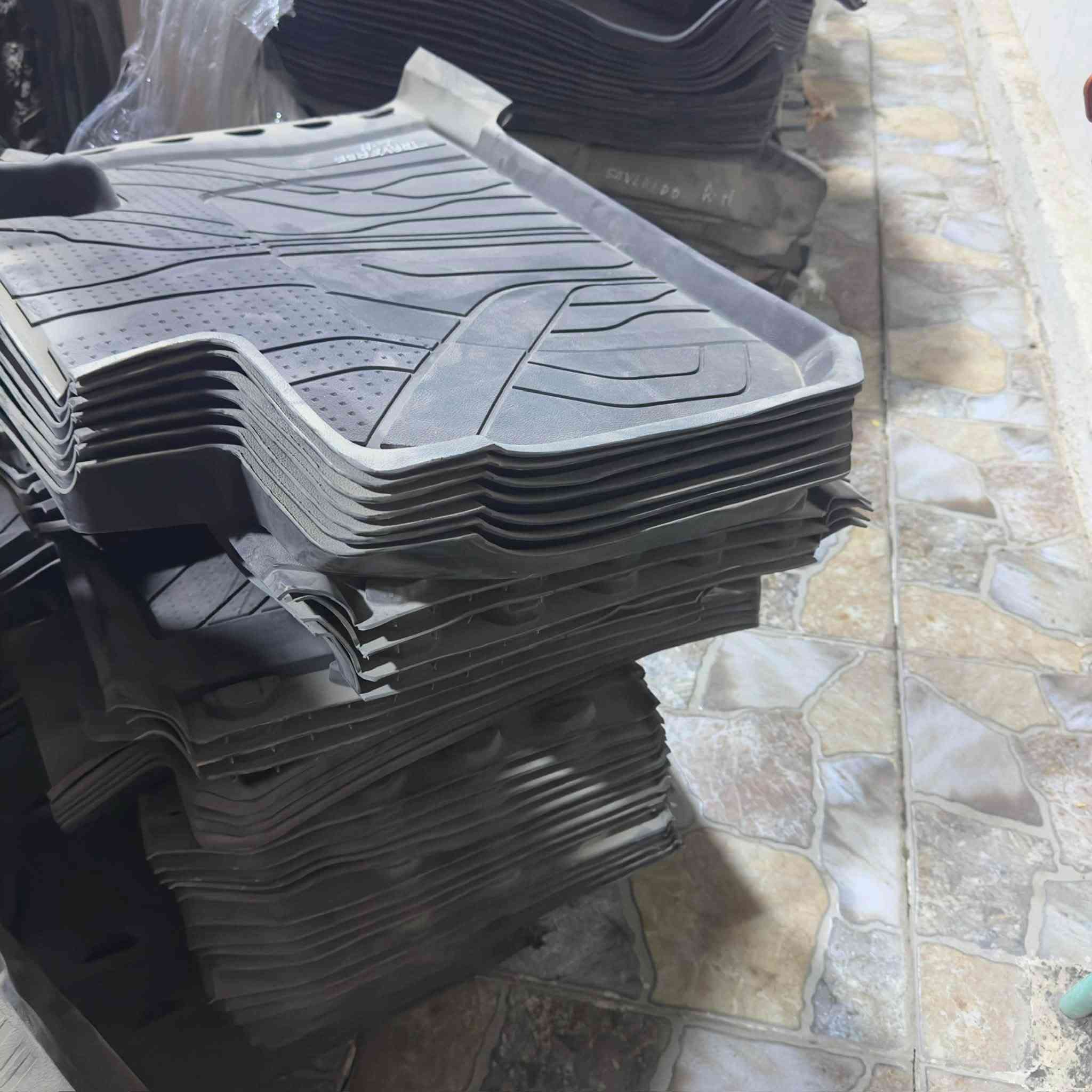 سلام عليكم
وصول ارضيات اصلي شركة جديد غير مستخدم 
تاهو 21 وصاعد
سلفرادو 
سيرا 
كاديلاك
ترافرس
اكونيكس
اخوان اصلي شركة جديد 
***********

نص مكتوب في الصور:
- SILVERADO