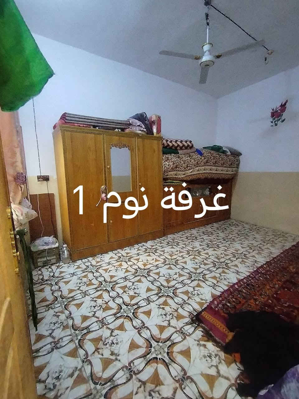 بيت للبيع في الرضويه الاولى مقابيل سوك الجمعة مساحة 155م.
يحتوي على استقبال +صاله +مطبخ+2 غرف 
استفسار ***********
