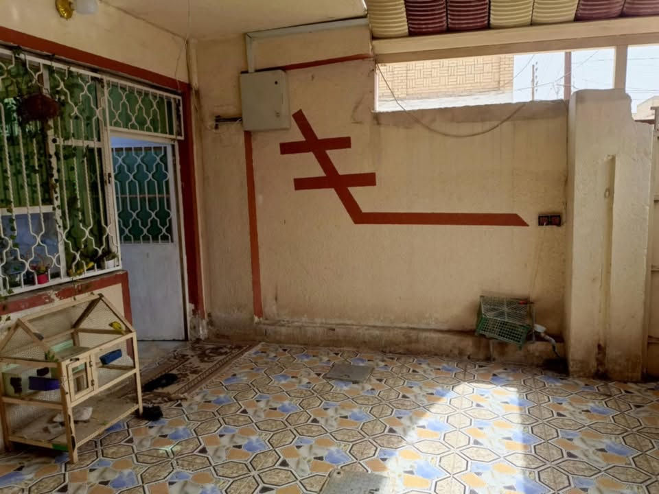 سلام عليكم مشتمل البيع المساحه ٨٠ ركن طابو صرف حله اكرمين قرب مدرسه على جواد الطاهر اتصل على الرقم ***********

