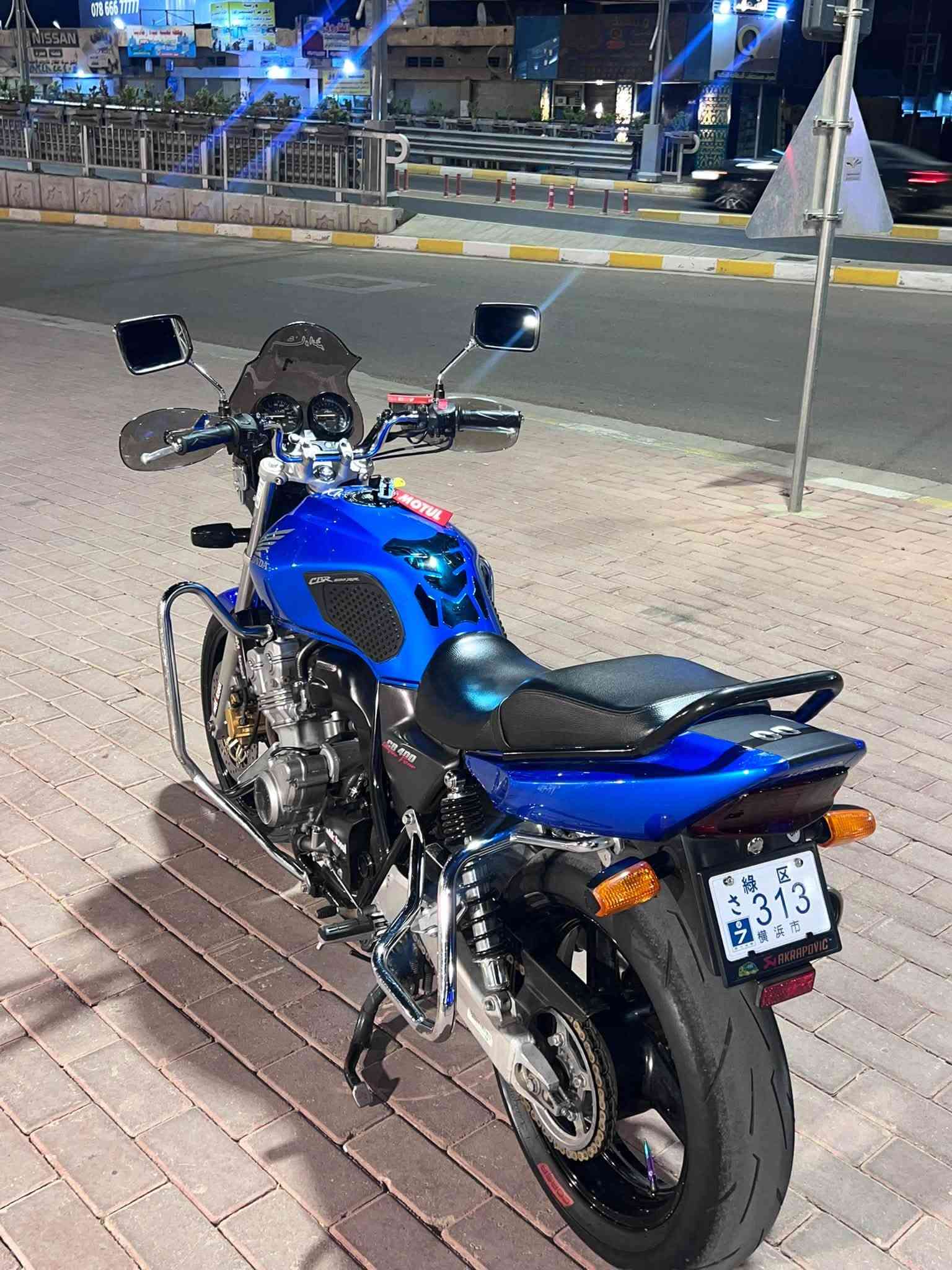 السلام عليكم… اخوان مكلف بالنشر
اللهم صلي على محمد وال محمد  

 دراجة CB400 للبيع … الدراجه نازله من معرض تميم التميمي قبل 3 اشهر 

الدراجه كير مكينه كهربائيات كلها بلاديه وشرط الفحص 

الدراجة جيل ثالث نوزل 16 ولف 

الدراجه كامله من كلشي 
دبل سويج
سستم دروعه كامله
سبايدر خلفي
شفقه امامي اصليه تفصيخ 
كفر يدات 
زوج تايرات جدد امامي خلفي
زنجيل دراجه جديد 
دسكات جديده 
ربلات تانكي اصليه 
والدراجه هيه تسولف بنضافتها
 ملاحضه الصالنصه الرياضيه مو وياها البلاديه مالتها موجوده وصورها بلمنشور 

مكان الدراجه الرمادي …
السعر  21  وبيها مجال للشراي
للاستفسار *********** مراسله واتساب او على الخاص
